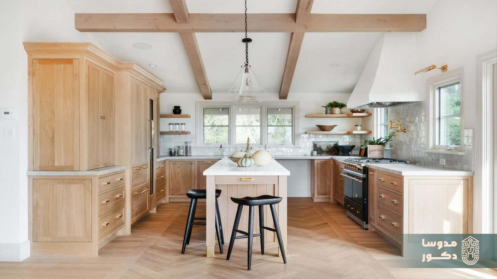 طراحی آشپزخانه با دکور چوبی