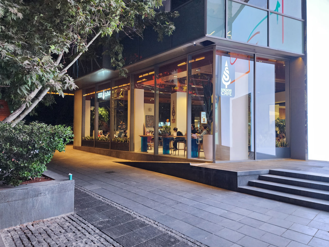 کافه ساعدی نیا شعبه شریعتی